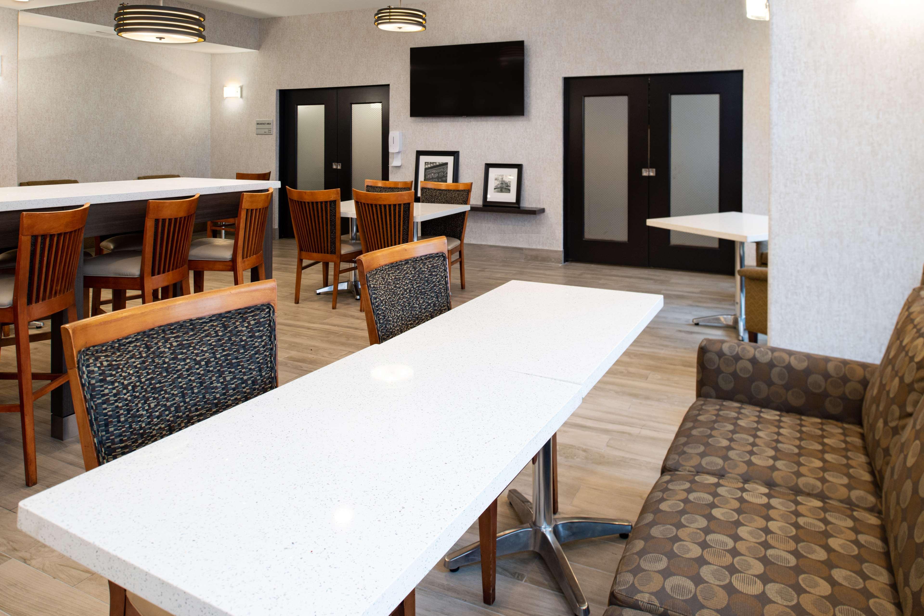 Hampton Inn Kansas City Northeast Dış mekan fotoğraf