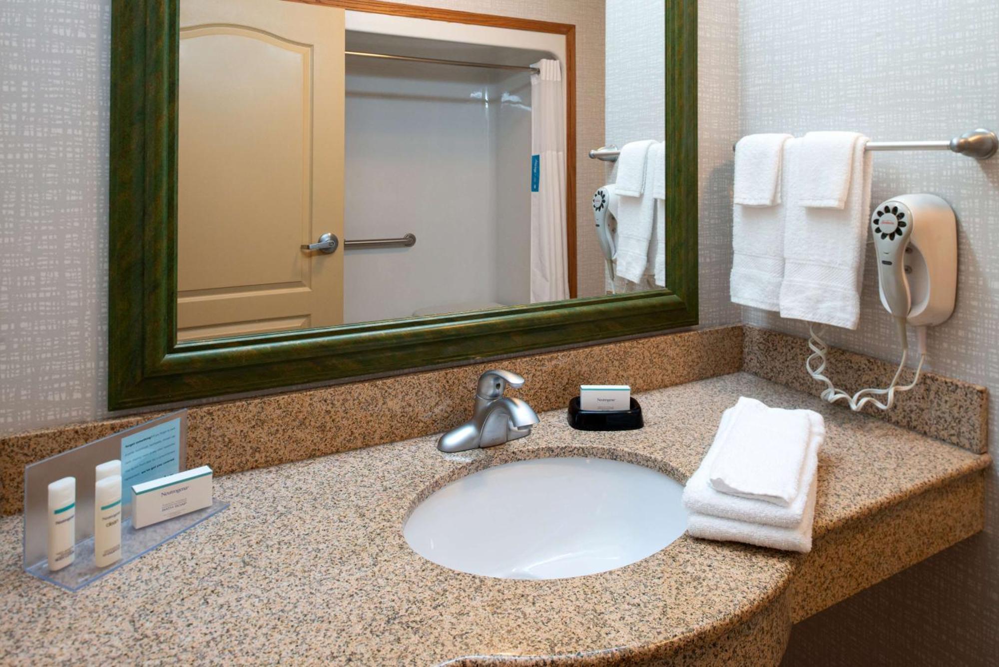 Hampton Inn Kansas City Northeast Dış mekan fotoğraf