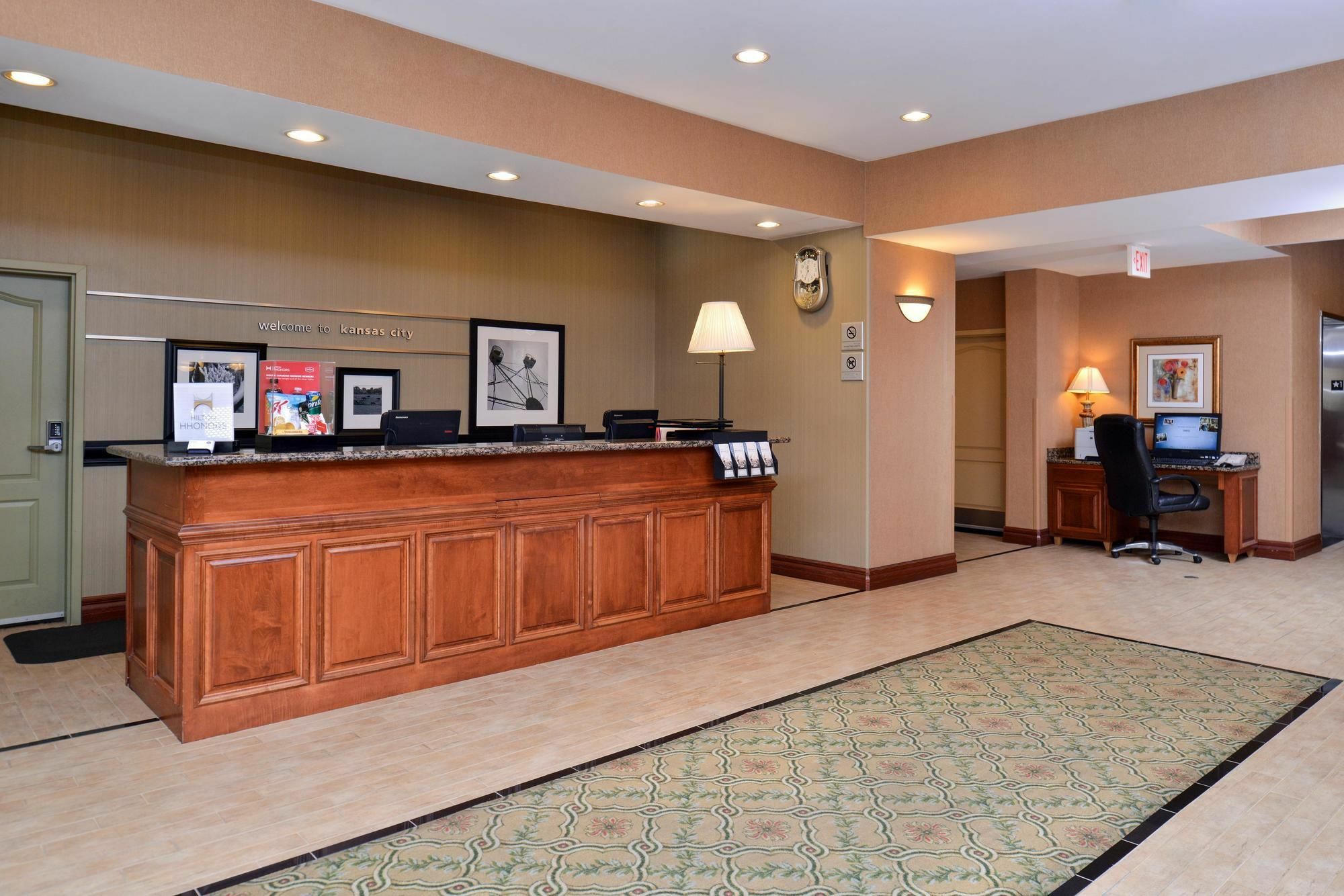 Hampton Inn Kansas City Northeast Dış mekan fotoğraf