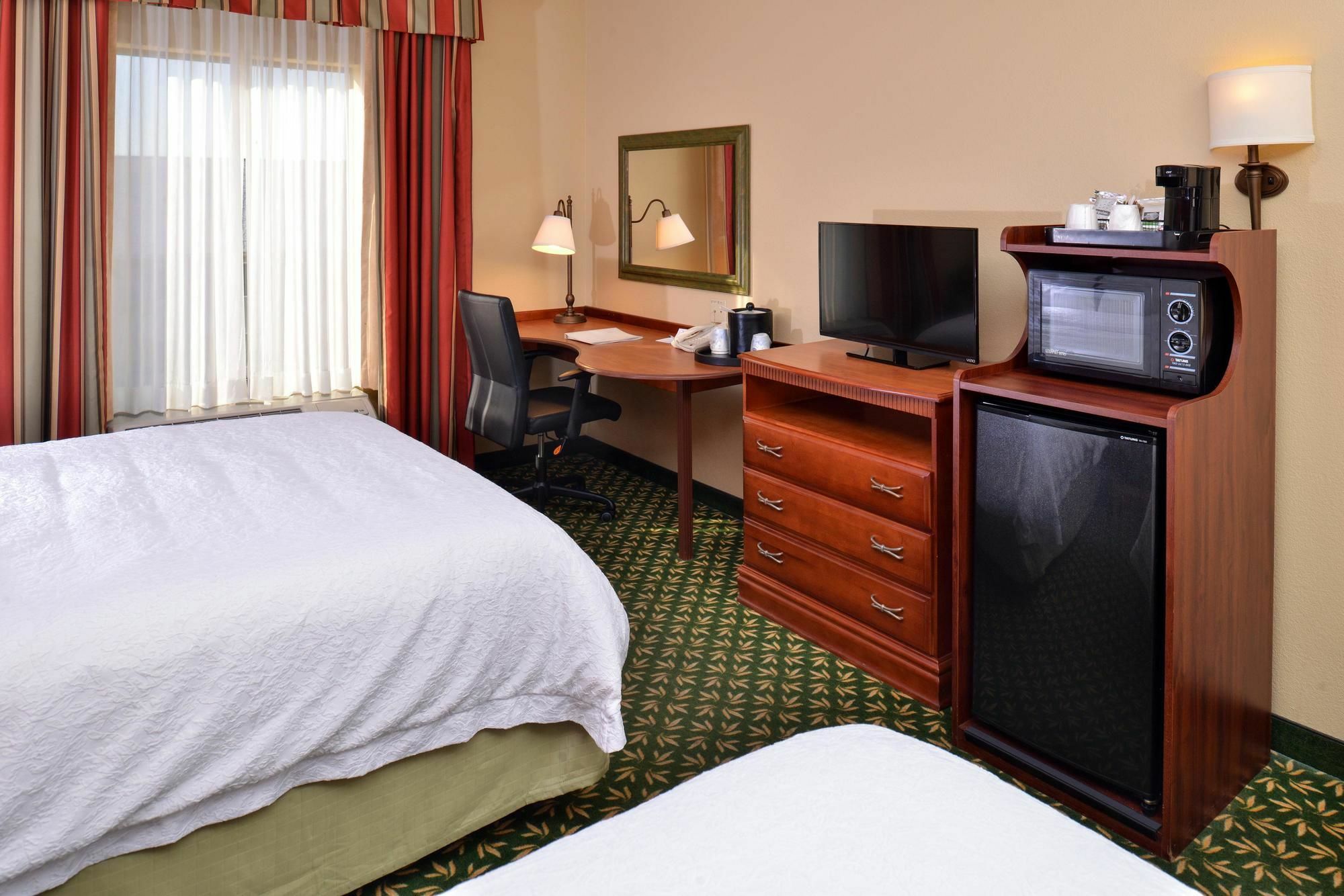 Hampton Inn Kansas City Northeast Dış mekan fotoğraf